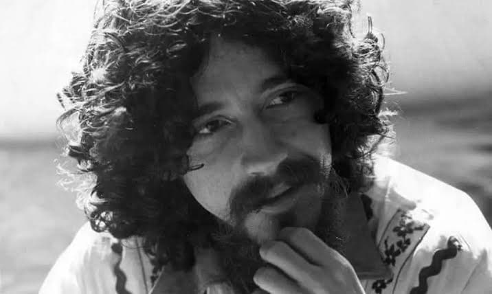 Todo sonho que se sonha só, é só um sonho que se sonha só mas quem sonha junto vira realidade, entenda.