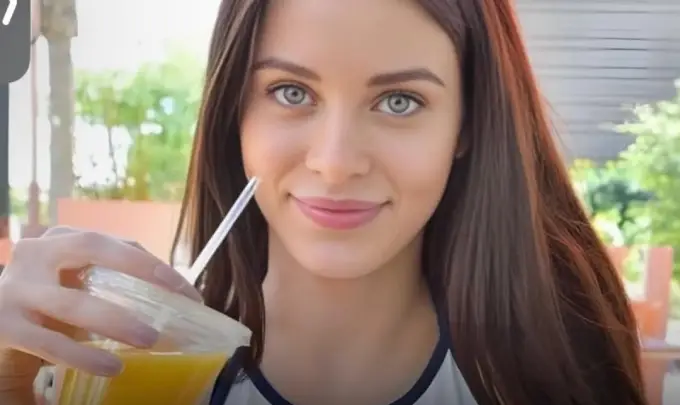 Para Proteger Filho, Ex-Atriz de Filmes Adultos Faz Apelo e Internet Reage